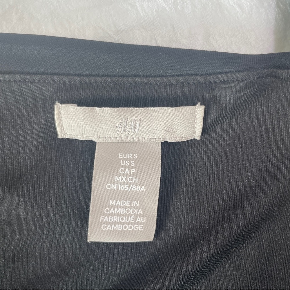 H&M Asymmetrical off-the-shoulder bodysuit - Picture 13 of 16